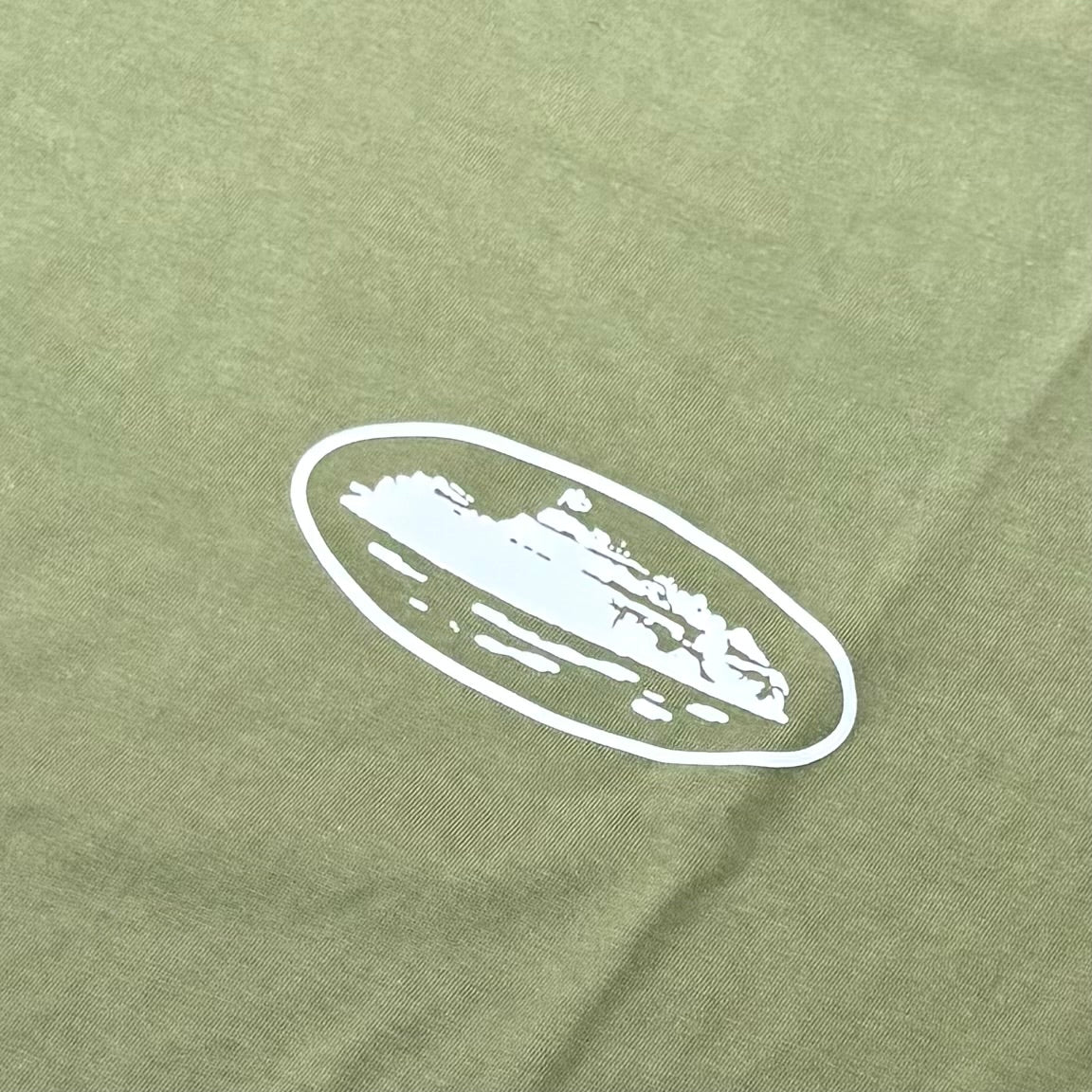 Corteiz Island Puff Print Tee - Olive
