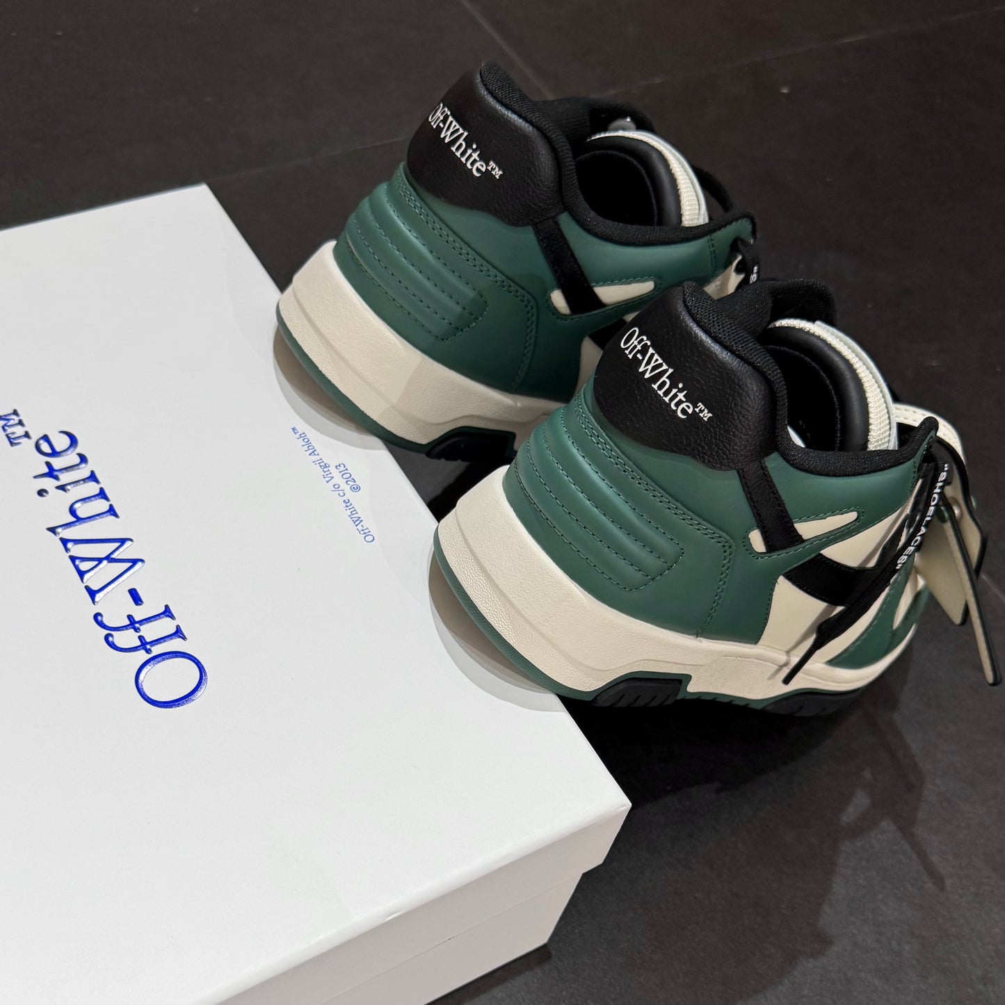 Off White Out Of Office - Green & Black