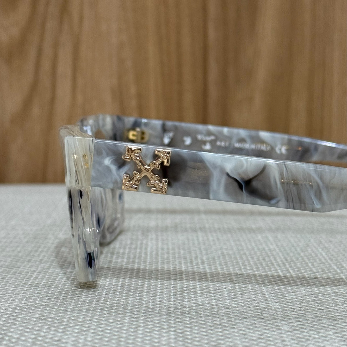 Off White Arrow Sunglasses Montura - Marble & Gold
