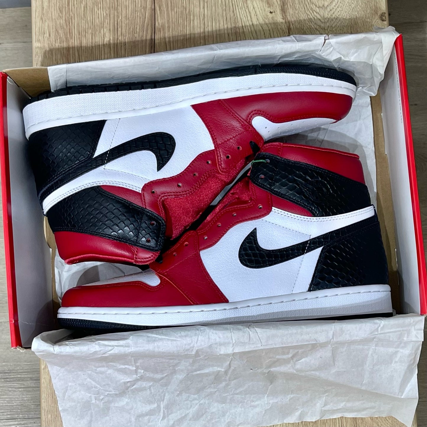 Jordan 1 High - Satin Snake Chicago