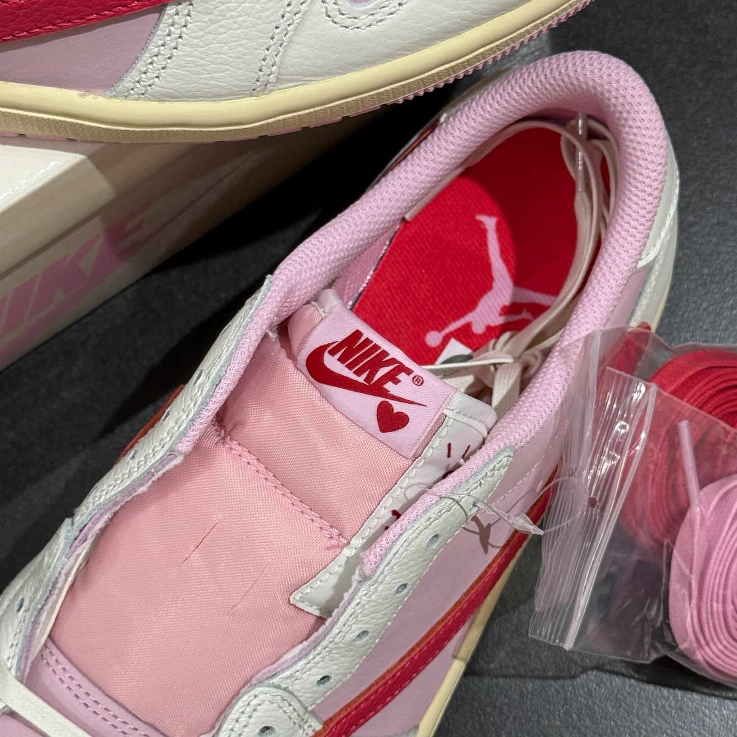 Jordan 1 Low x Travis Scott Cactus Jack - Sail Tropical Pink