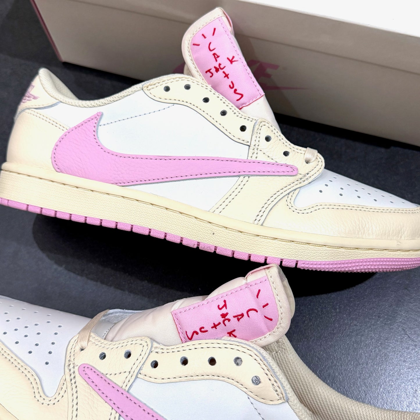 Jordan 1 Low x Travis Scott Cactus Jack - Shy Pink