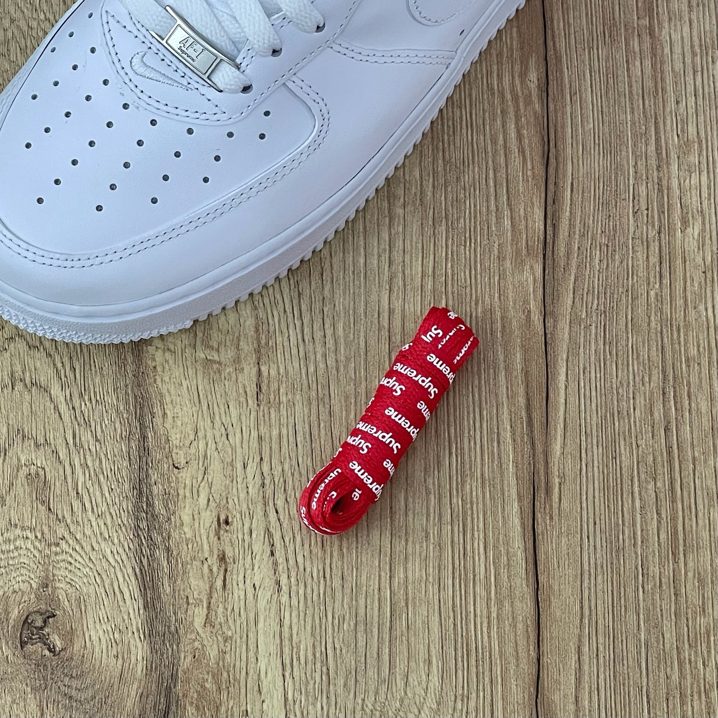 Nike x Supreme Air Force 1 - White