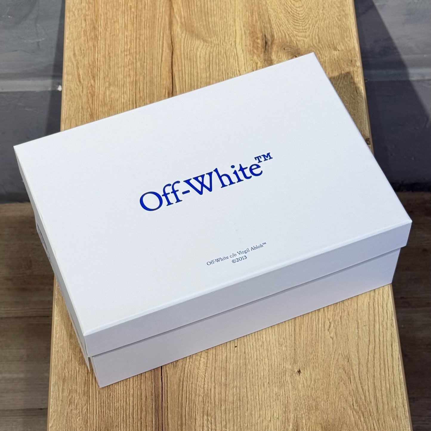 Off White Be Right Back - Light Grey & Black
