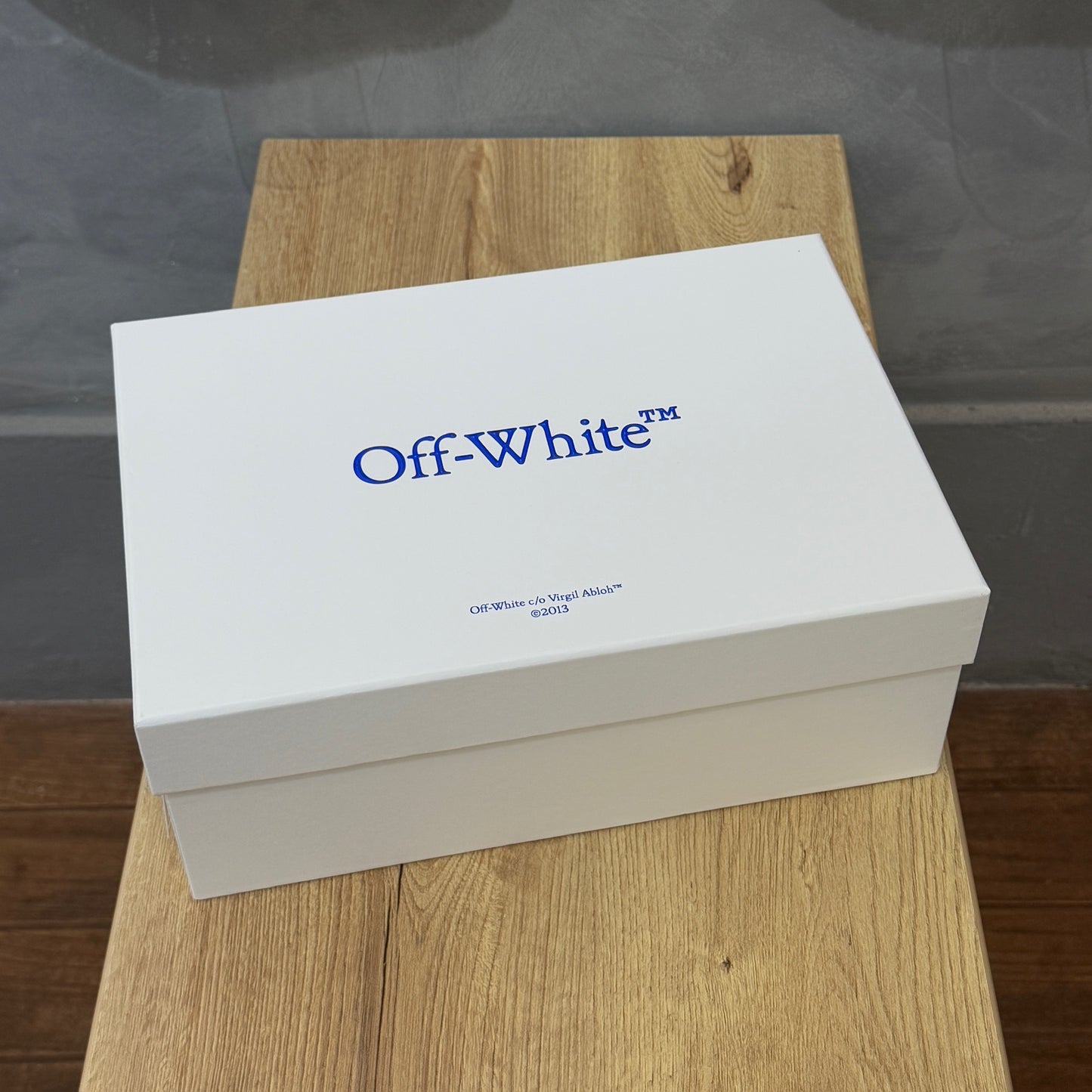 Off White Out Of Office - Chicago