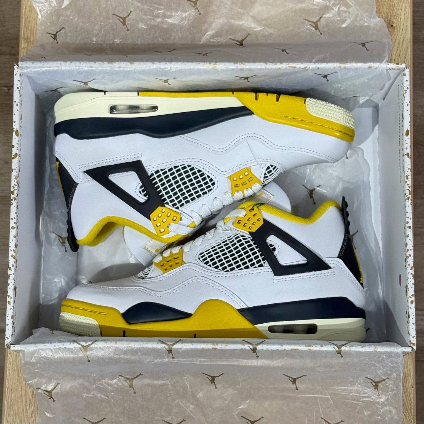 Jordan 4 - Vivid Sulfur (W)