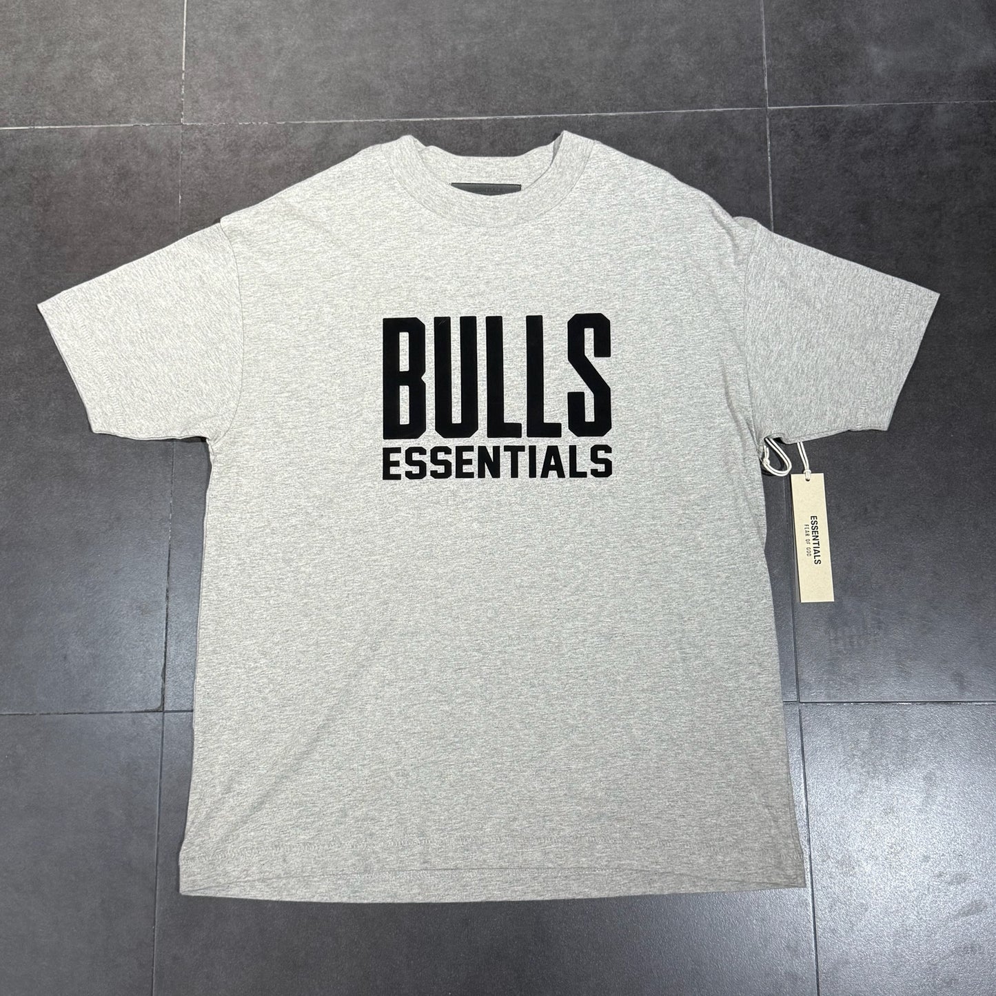 Essentials Bulls Tee - Warm Heather