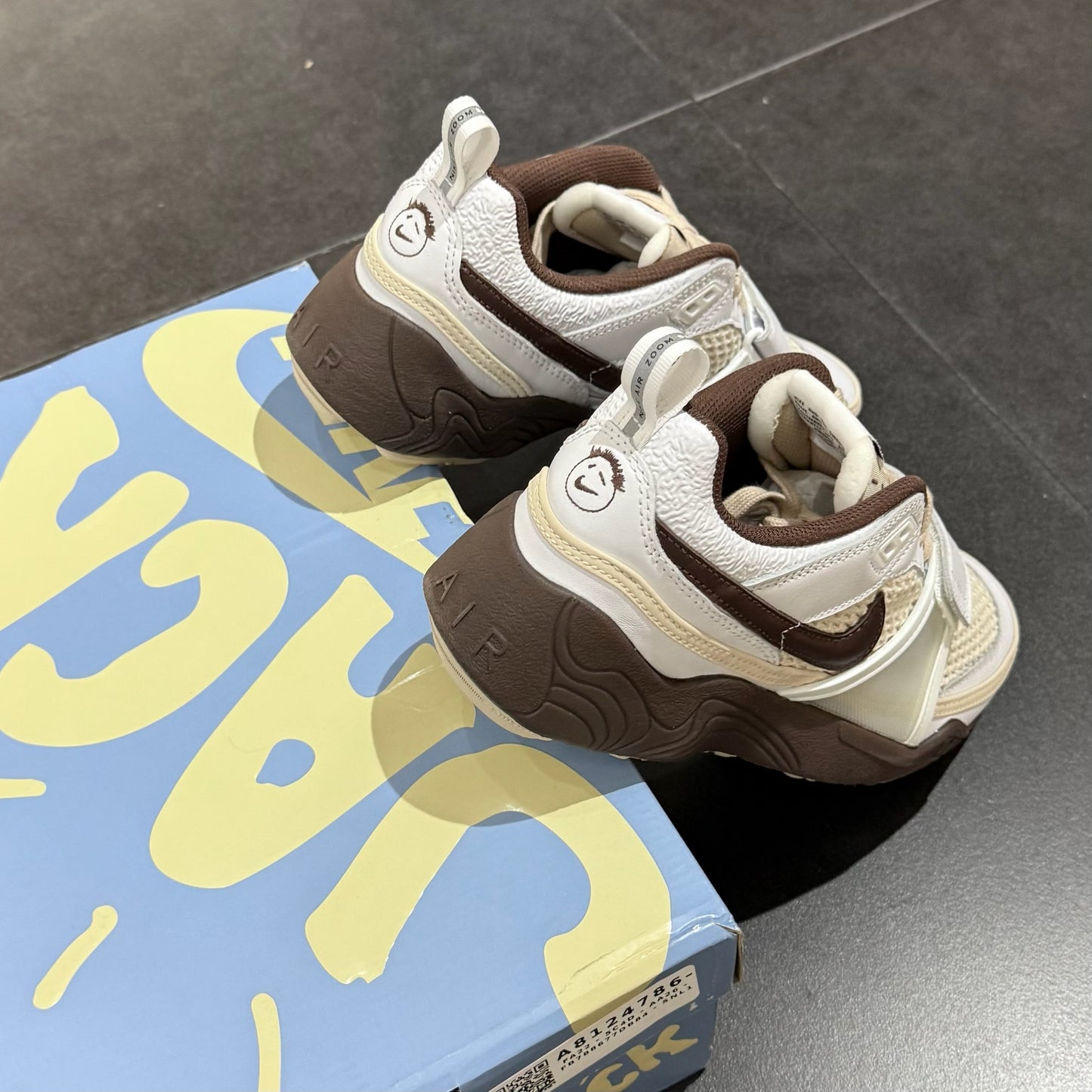 Nike x Travis Scott Zoom Field Jaxx - Light Chocolate