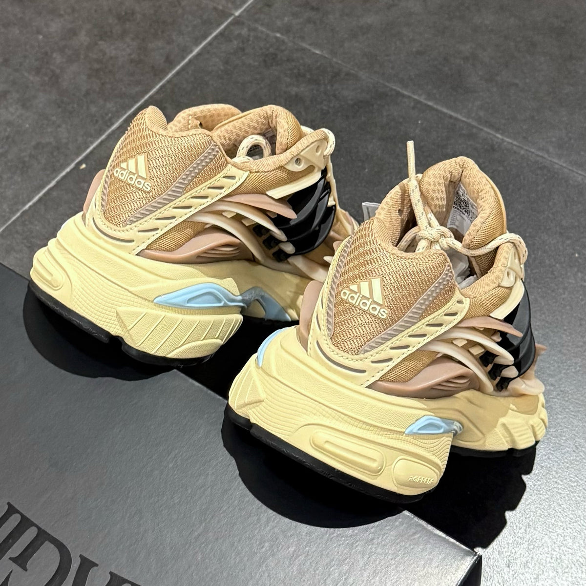 Adidas x Pharrell Williams Adistar Jellyfish - Crystal Sand