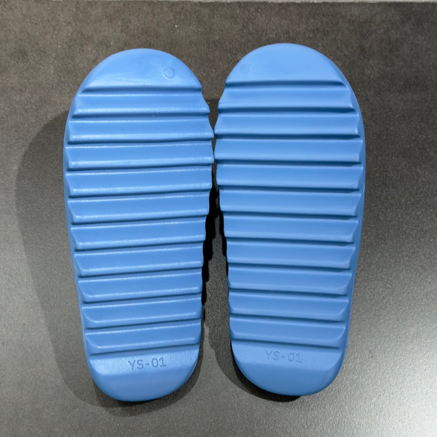 Yeezy Slides - Blue