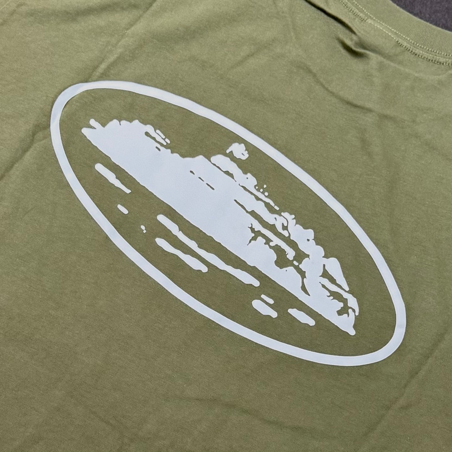 Corteiz Island Puff Print Tee - Olive