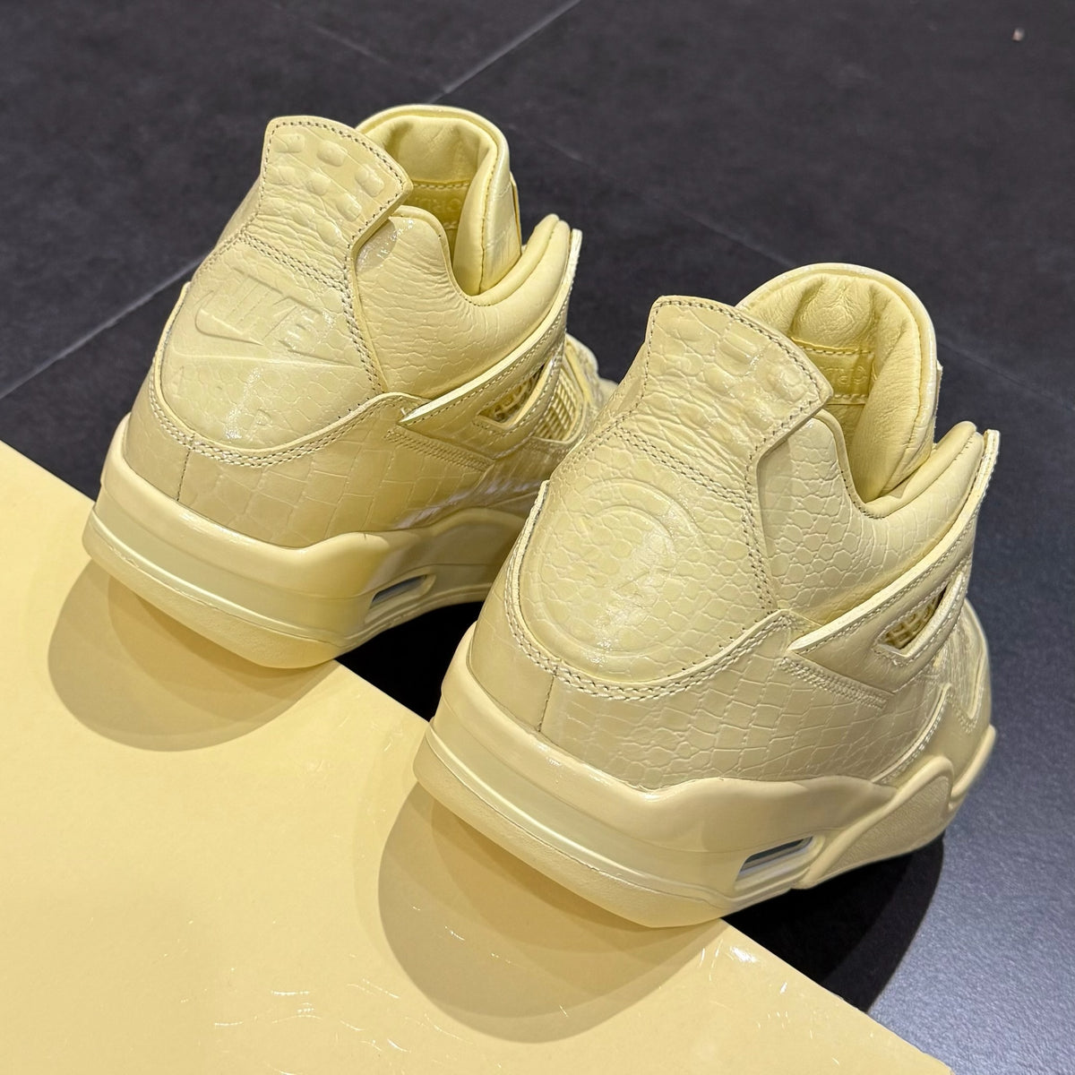 Jordan 4 x J Balvin - Lemonade