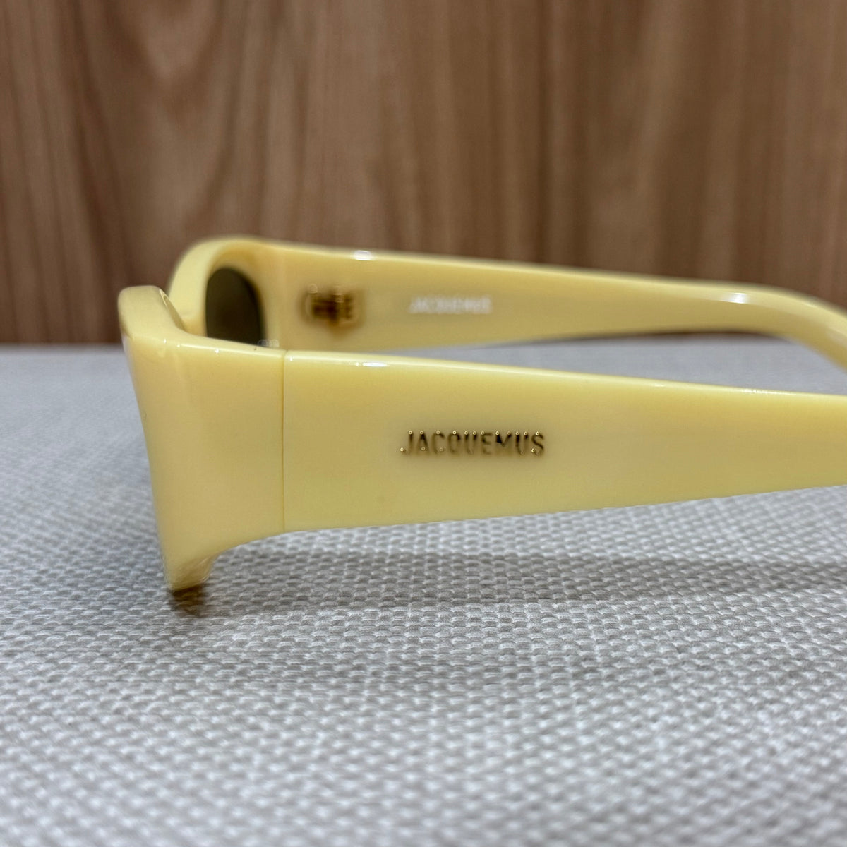 Jacquemus The Ovalo Sunglasses - Cream