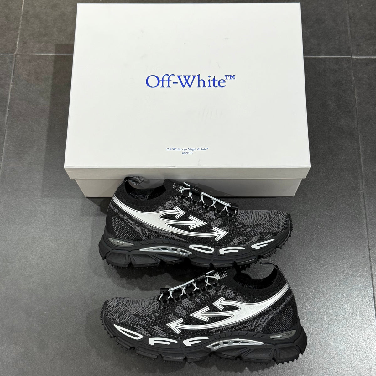 Off White Be Right Back Knit - Black & Silver