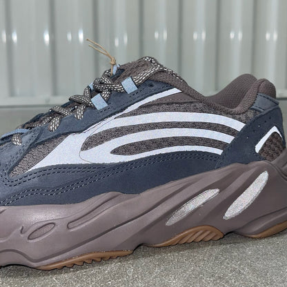 Yeezy Boost 700 V2 - Mauve