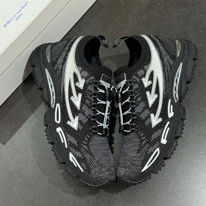 Off White Be Right Back Knit - Black & Silver
