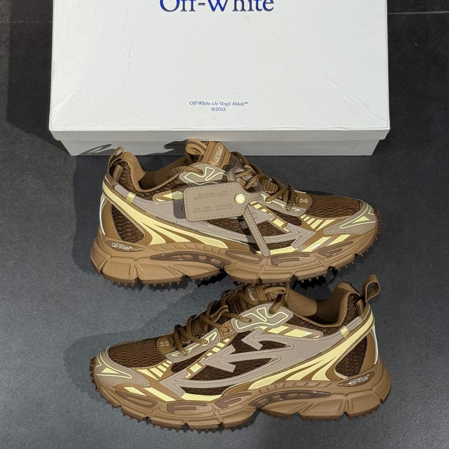 Off White Be Right Back - Dark Brown