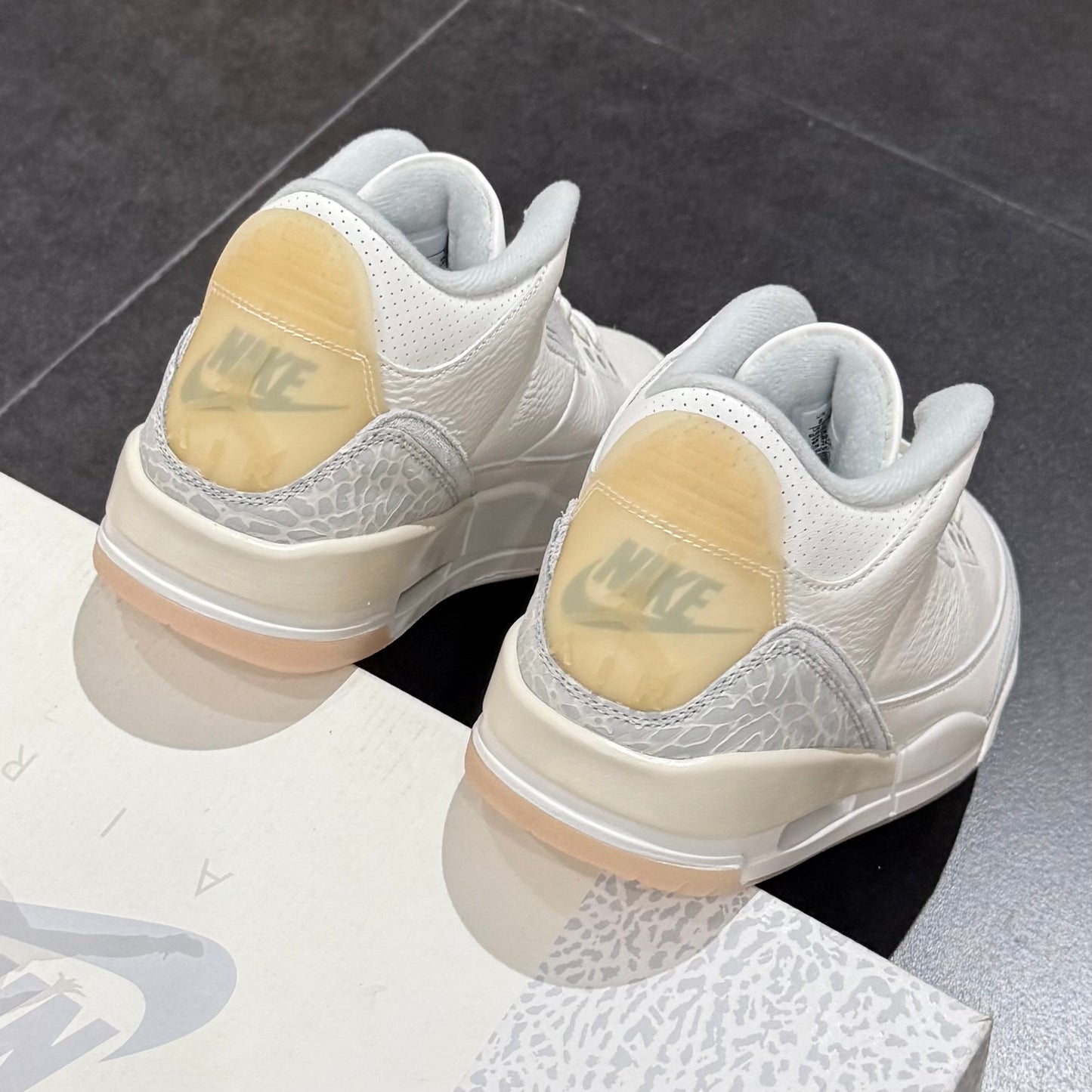 Jordan 3 - Craft Ivory