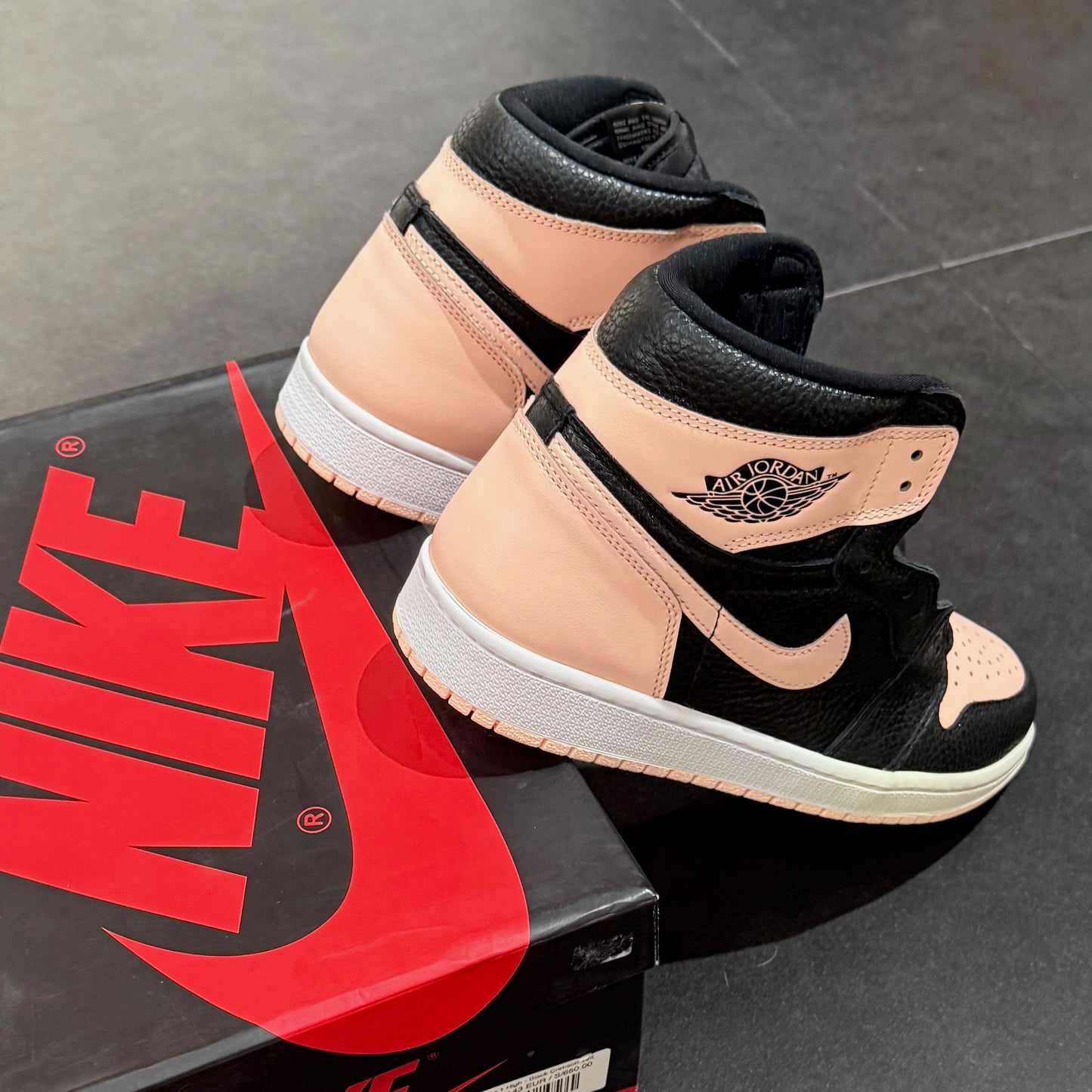 Jordan 1 High - Black Crimson Tint