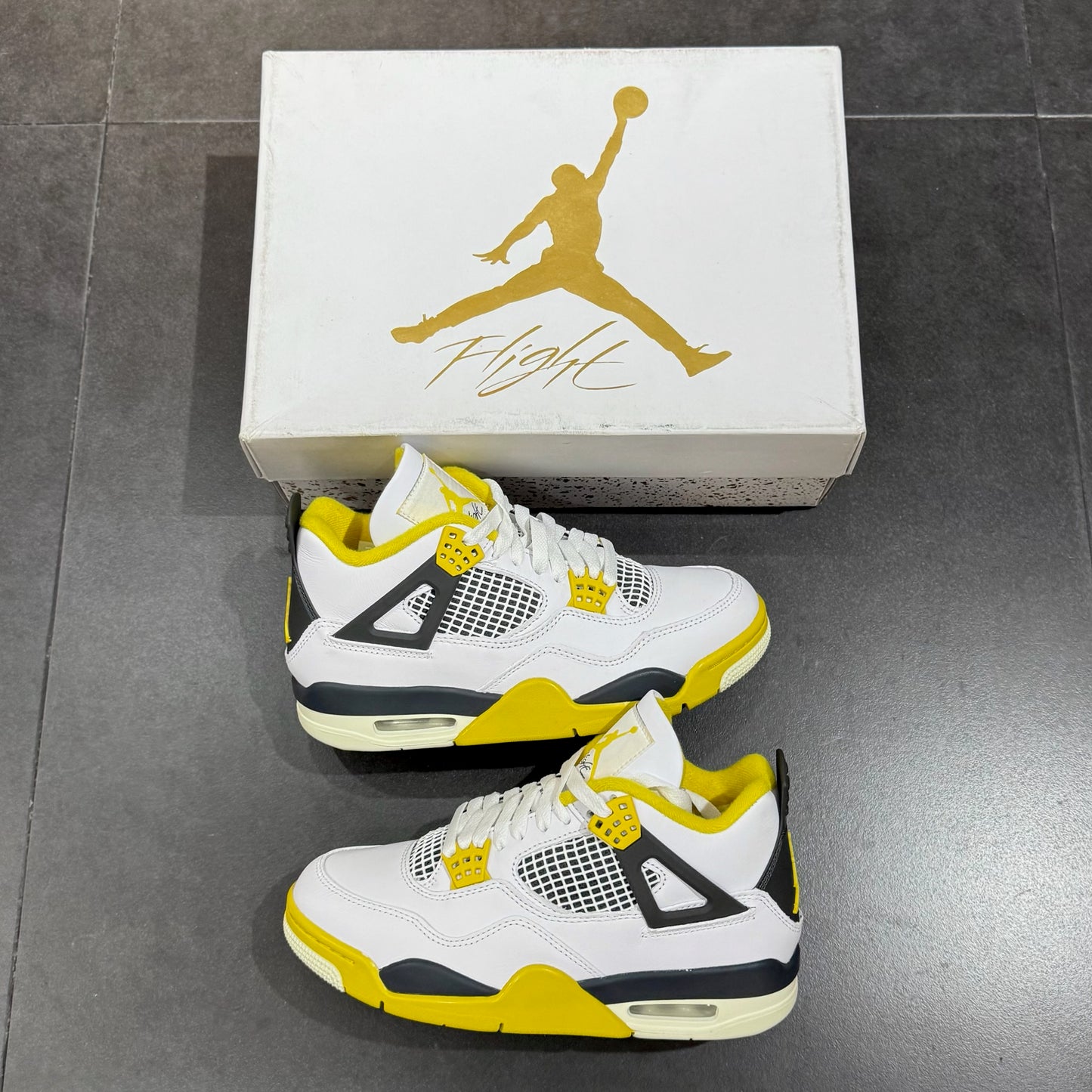 Jordan 4 - Vivid Sulfur (W)