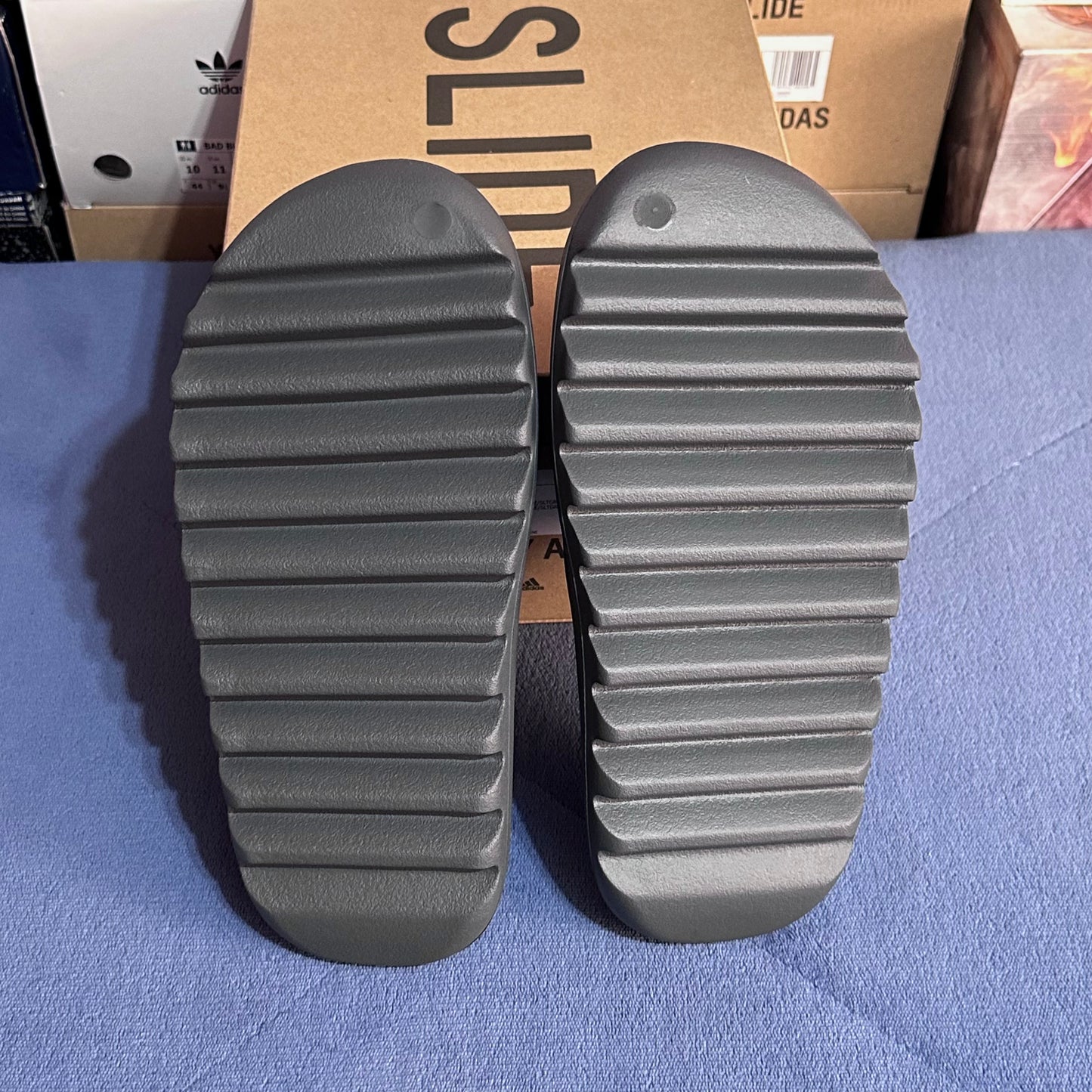 Yeezy Slides - Slate Grey