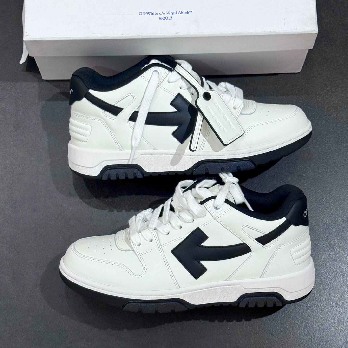Off White Out Of Office - White & Black