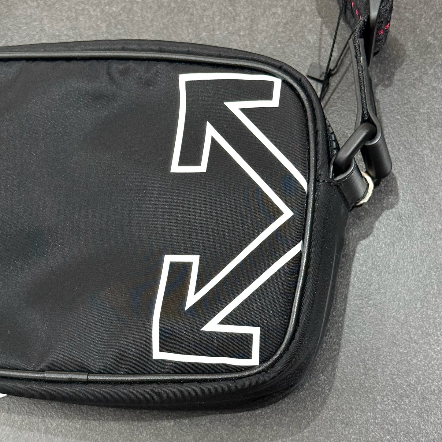Off-White Heritage Messenger Bag - Black