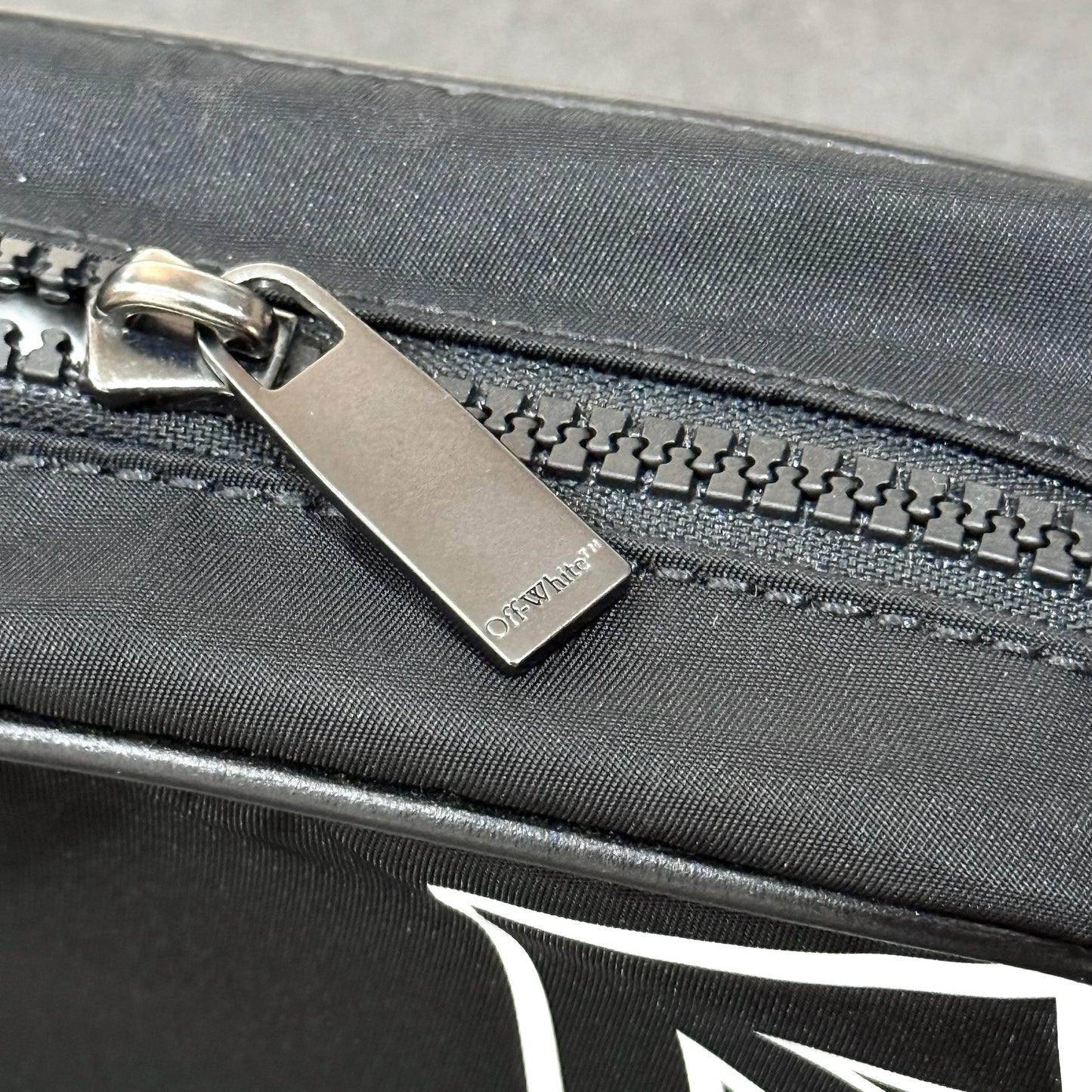 Off-White Heritage Messenger Bag - Black