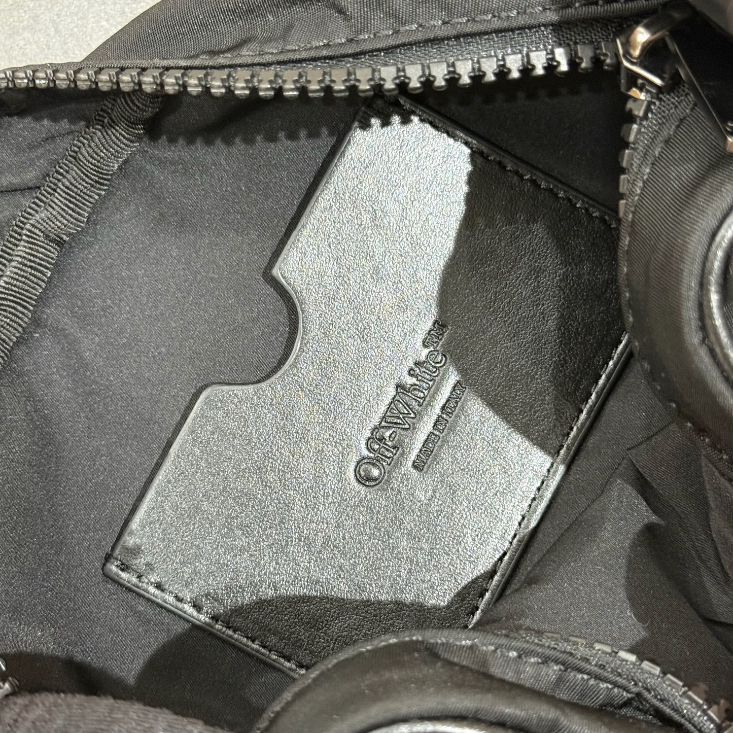 Off-White Heritage Messenger Bag - Black