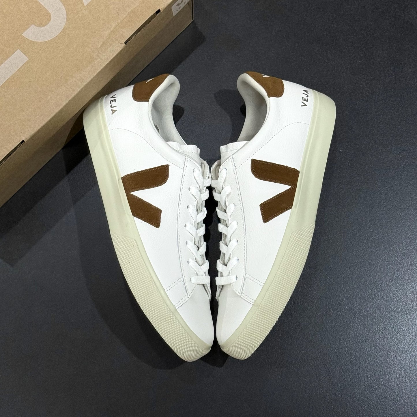 Veja Campo - White & Cognac