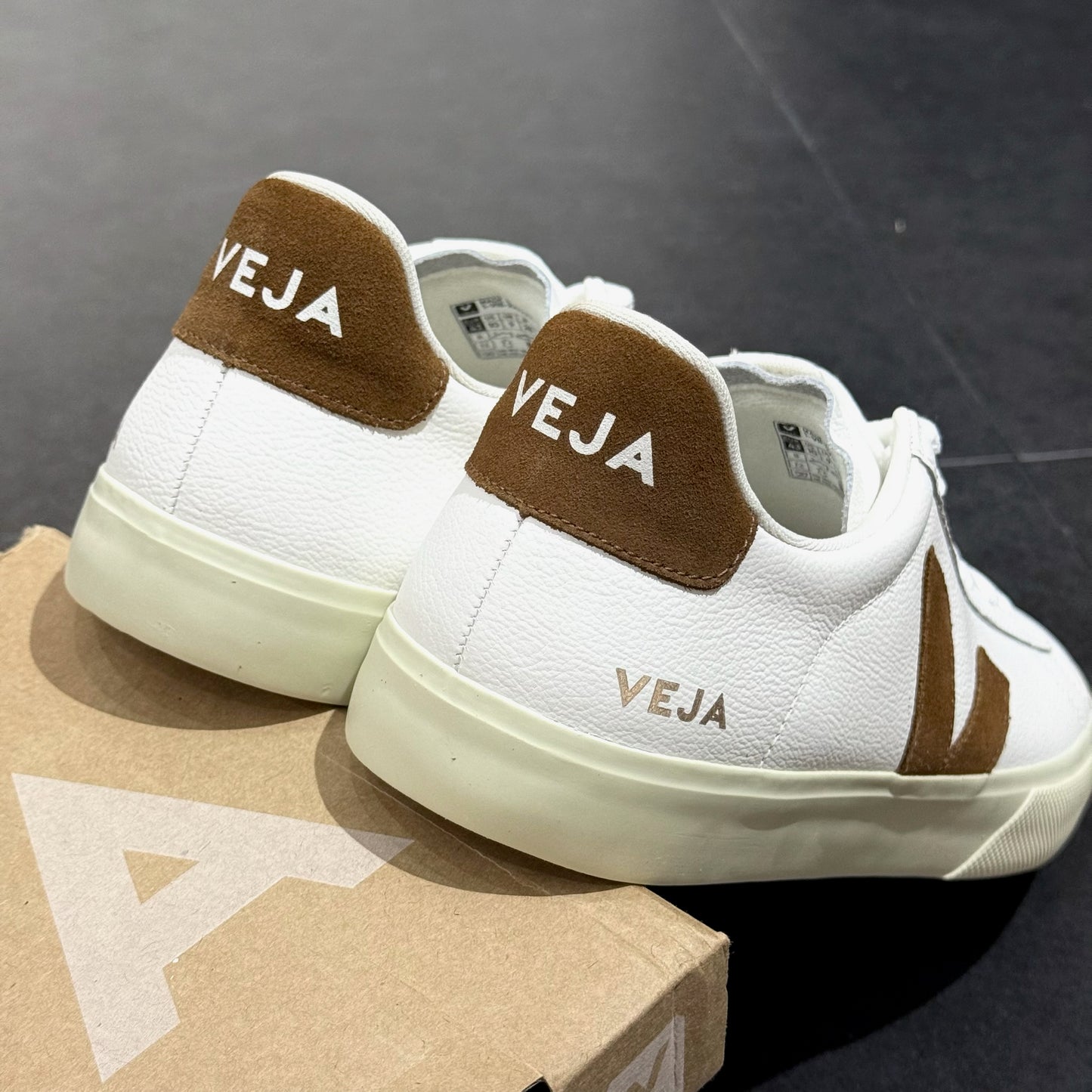 Veja Campo - White & Cognac