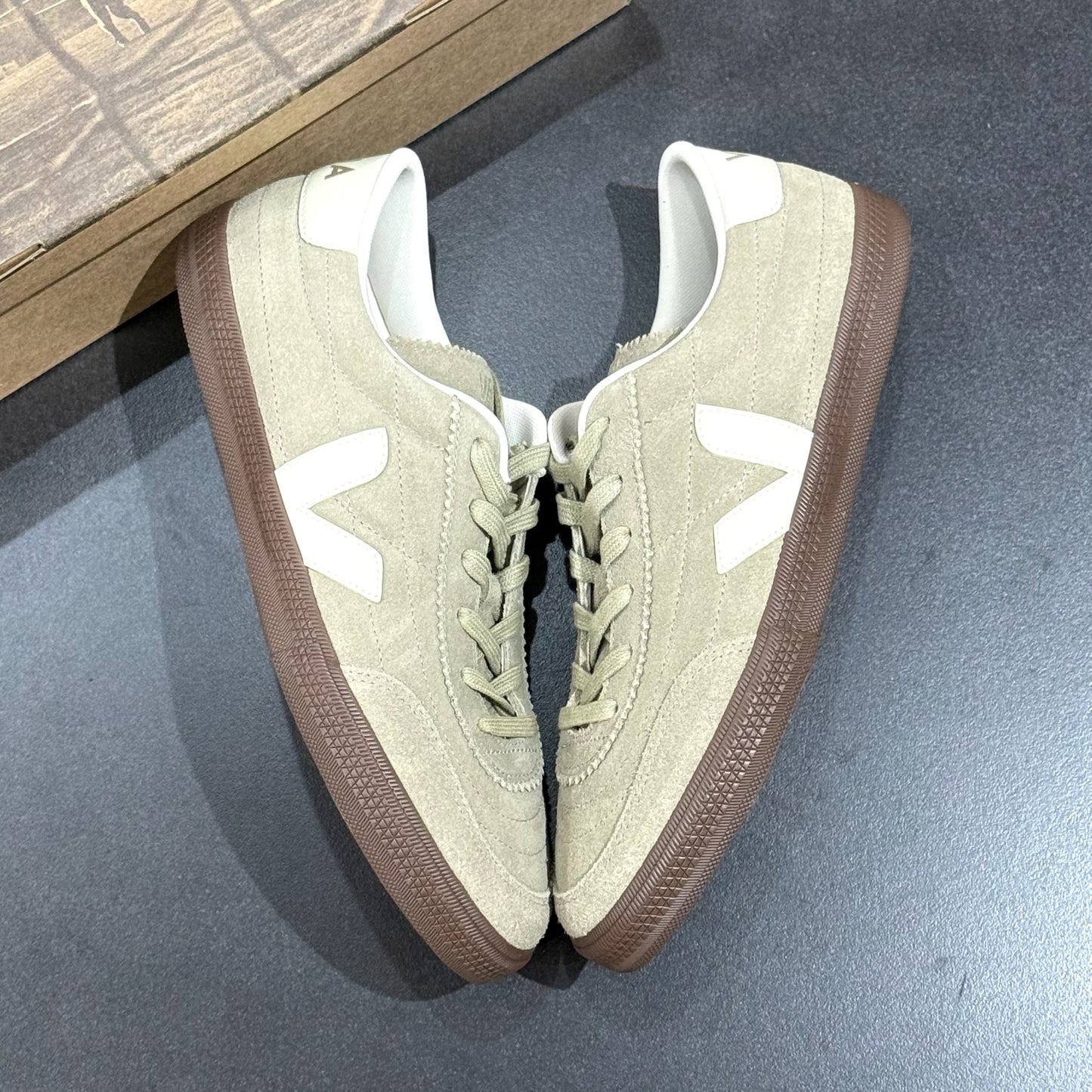 Veja Panenka - Taupe Pierre Bark