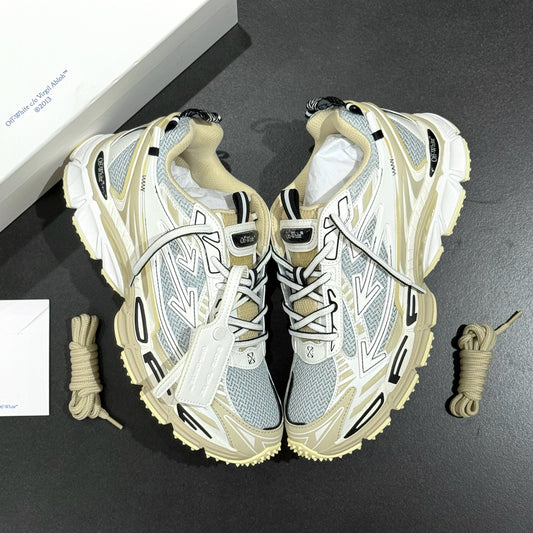 Off White Be Right Back - Light Grey & Caramel
