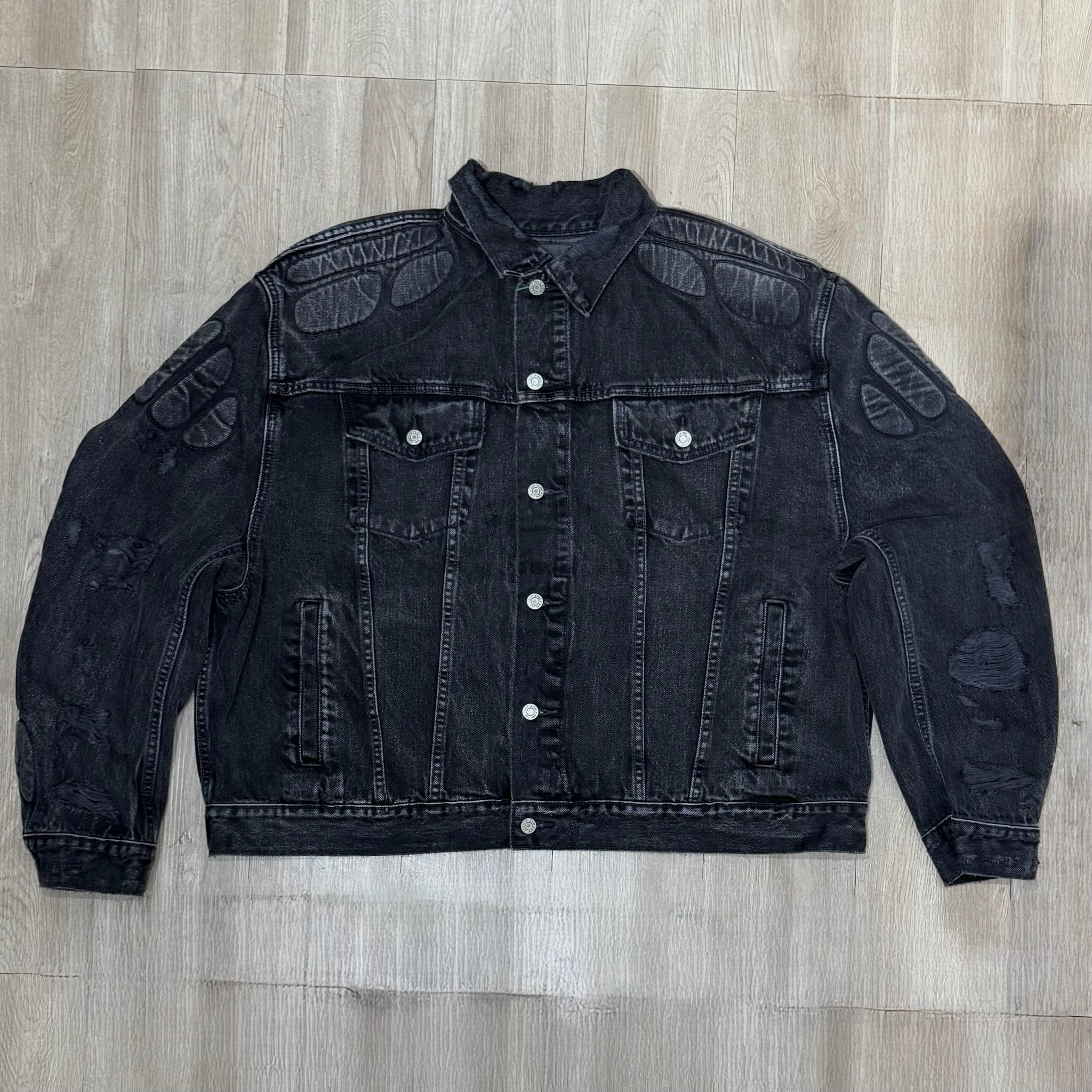 Yeezy x GAP x Balenciaga Padded Denim Jacket - Grey Wash – Pulse Peru Yeezy x GAP x Balenciaga Padded Denim Jacket - Grey Wash – Pulse Peru