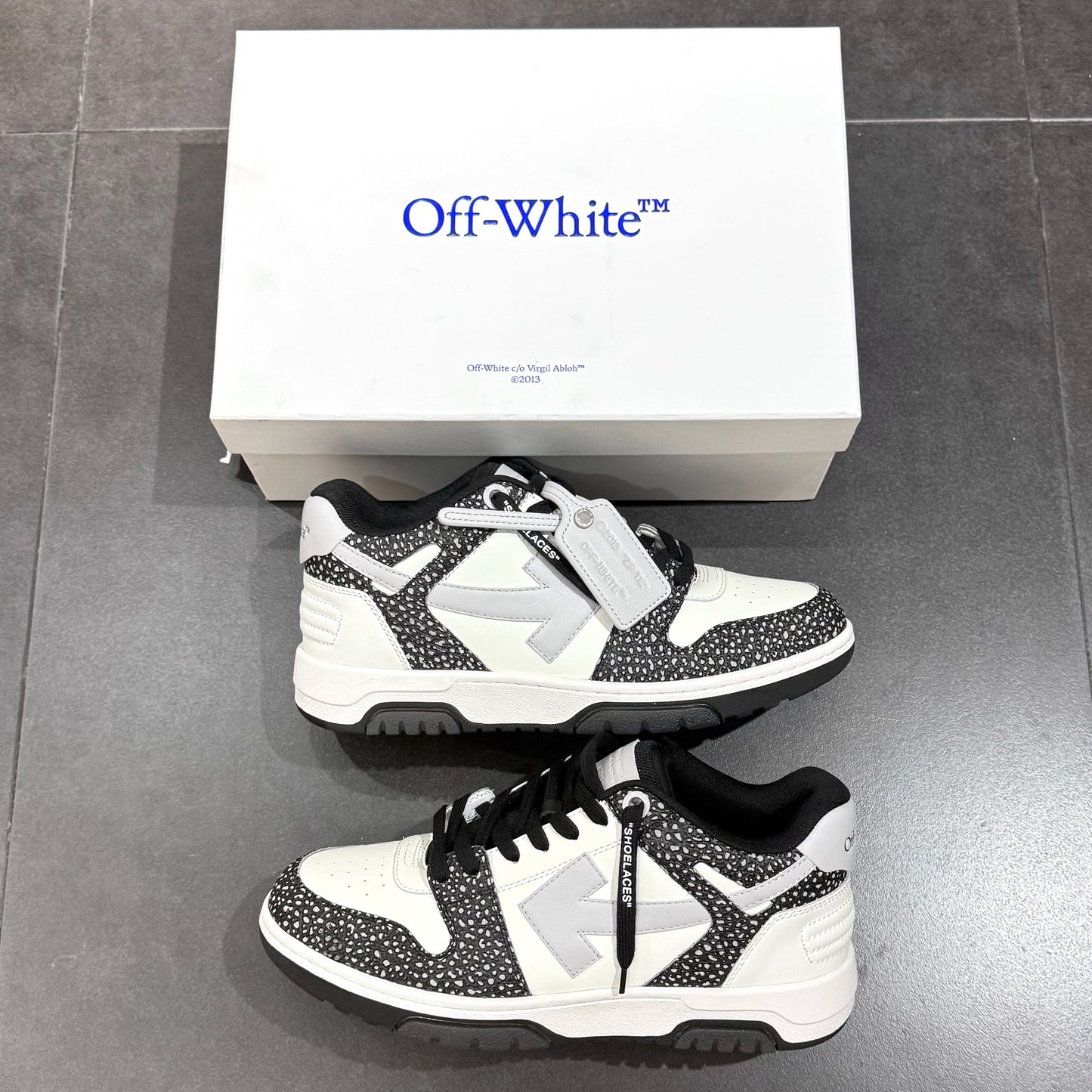 Off White Out Of Office Specials - White & Grey