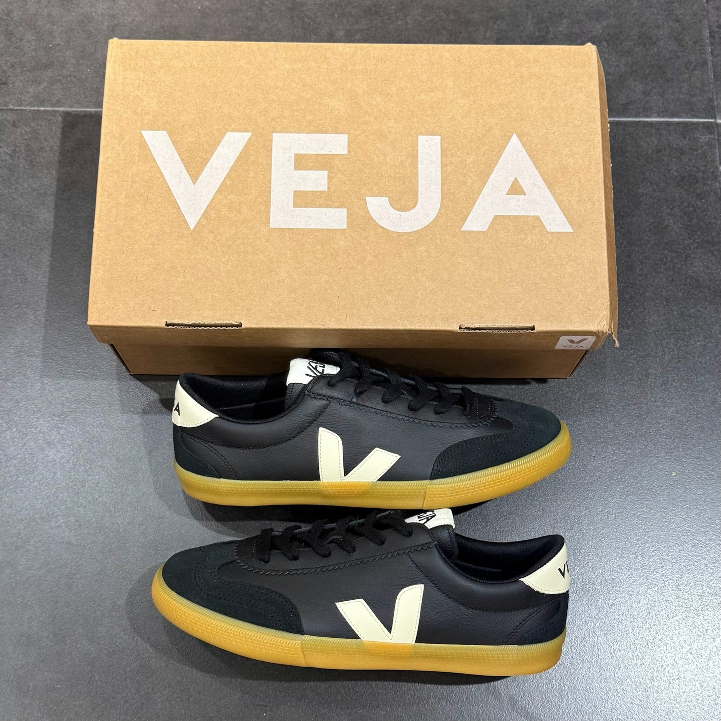 Veja Volley Leather - Black Pierre