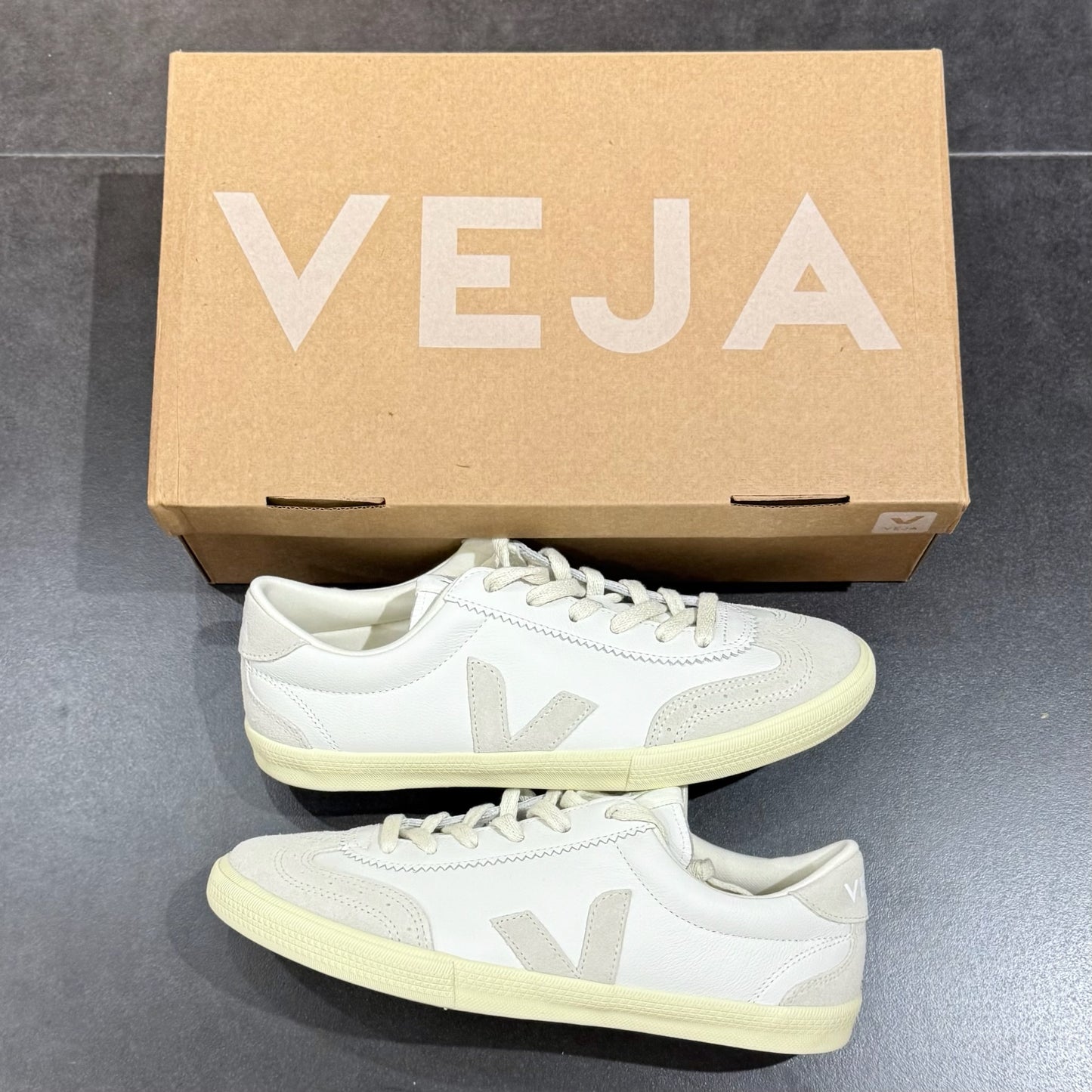 Veja Volley Leather - White Natural