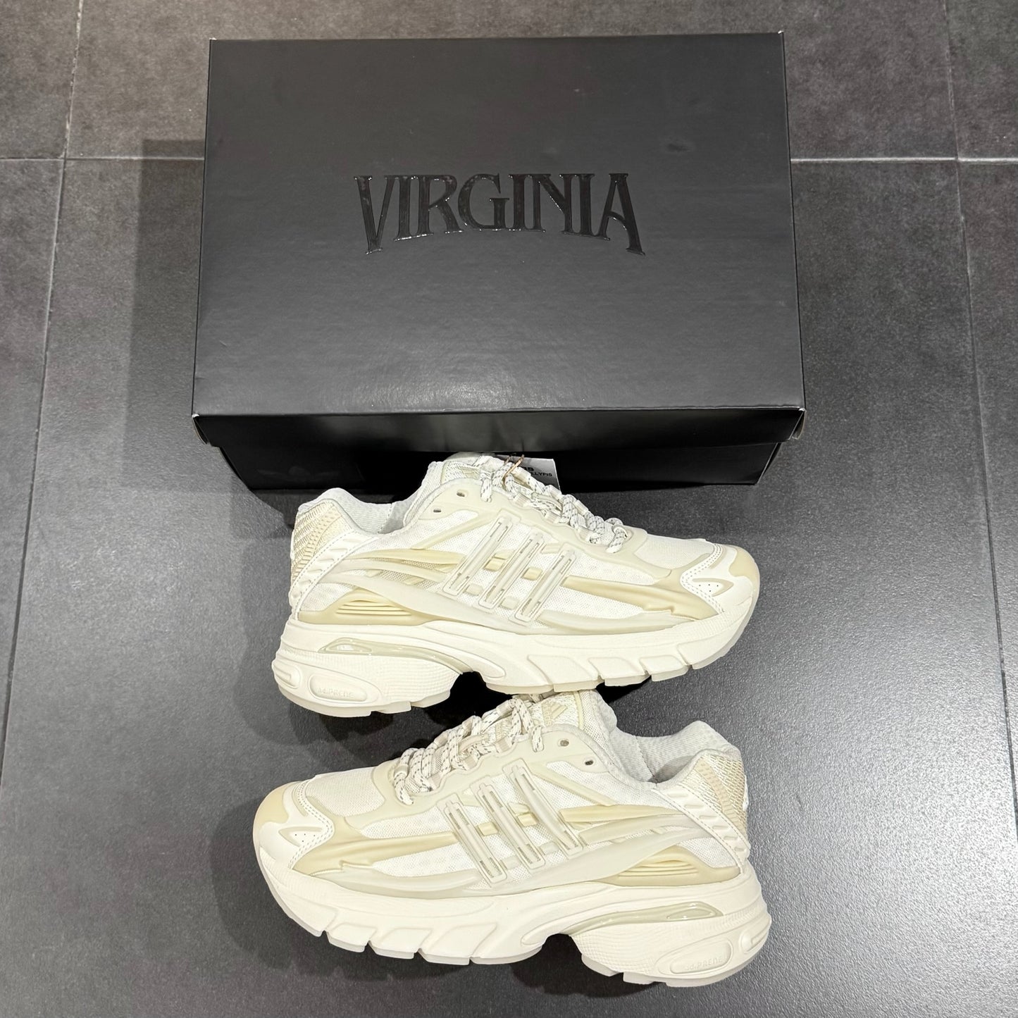 Adidas x Pharrell Williams Adistar Jellyfish - Triple White