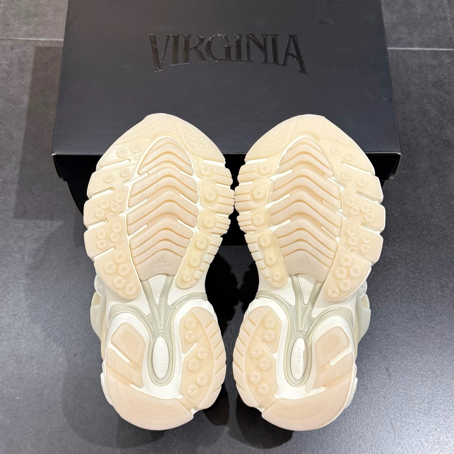 Adidas x Pharrell Williams Adistar Jellyfish - Triple White