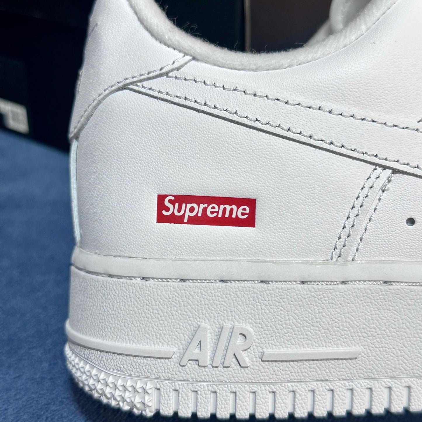 Nike x Supreme Air Force 1 - White