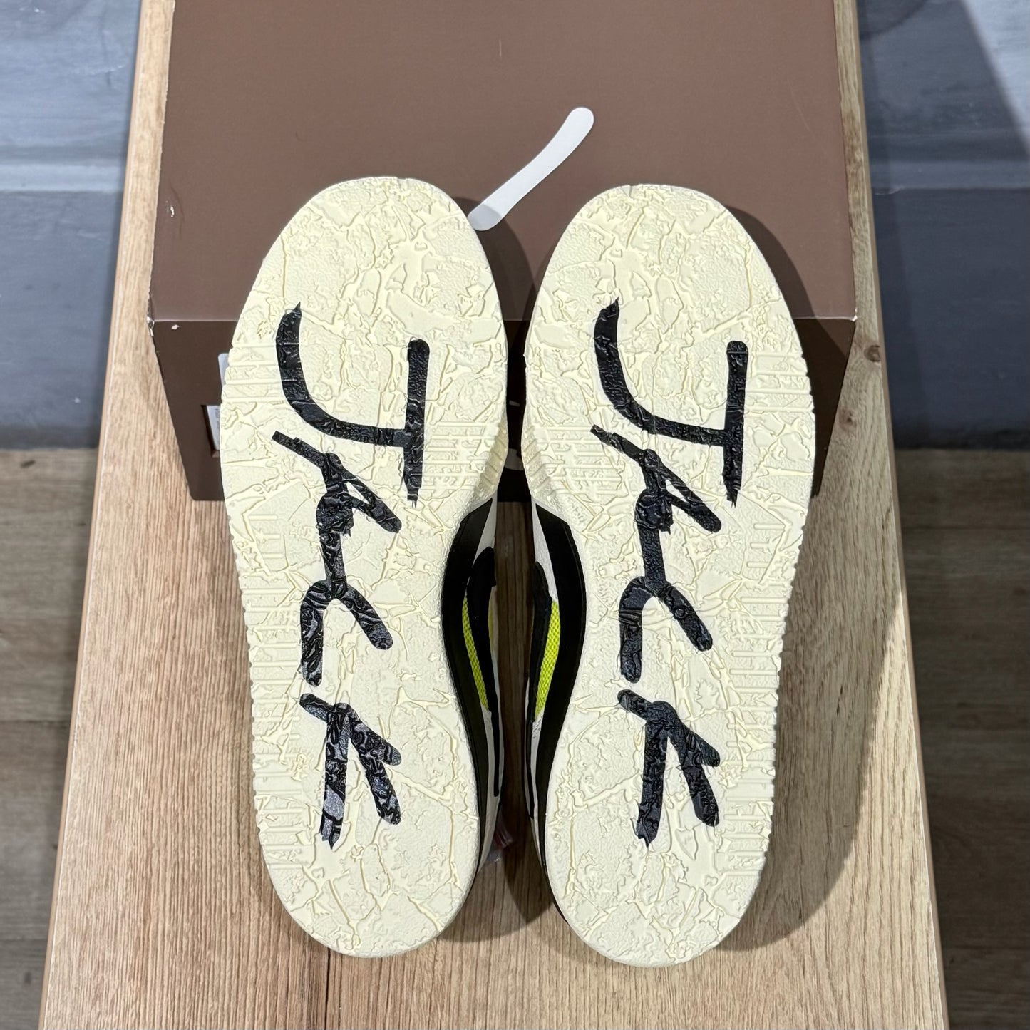 Jordan x Travis Scott Jumpman Jack - Bright Cactus