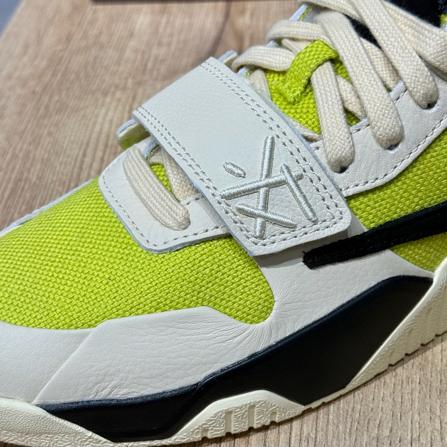 Jordan x Travis Scott Jumpman Jack - Bright Cactus