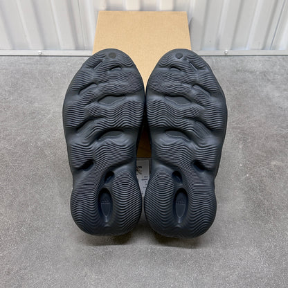 Yeezy Foam Rnr - Carbon