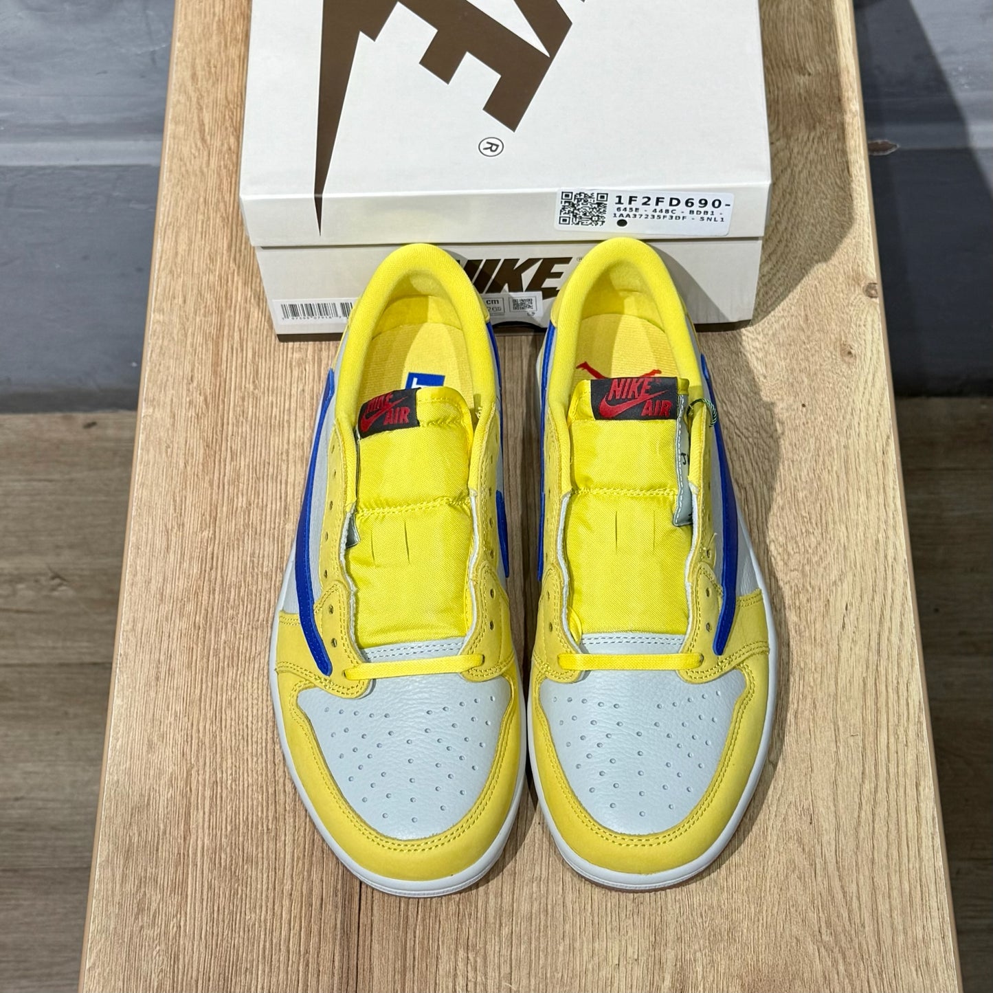 Jordan 1 Low x Travis Scott - Canary Yellow