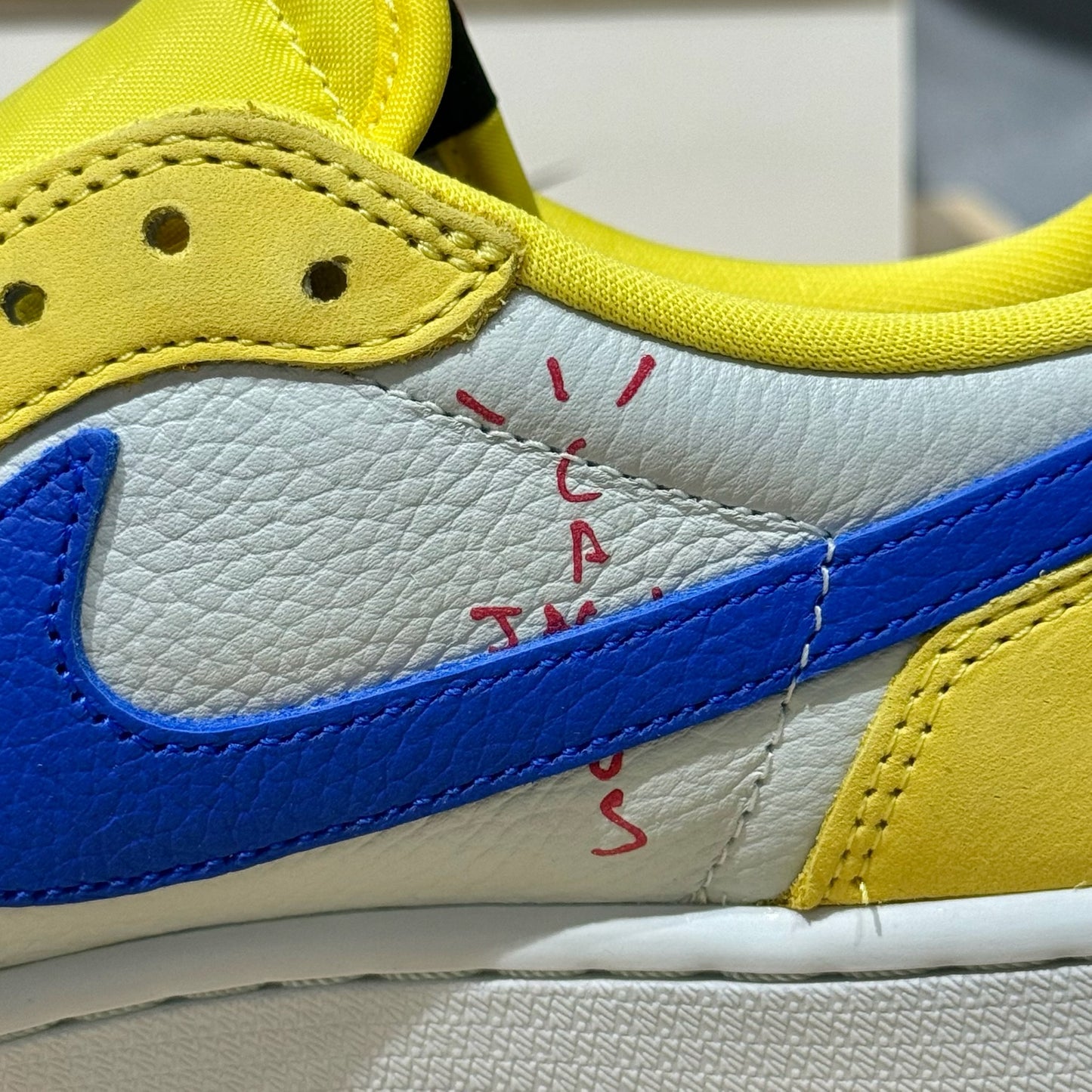 Jordan 1 Low x Travis Scott - Canary Yellow