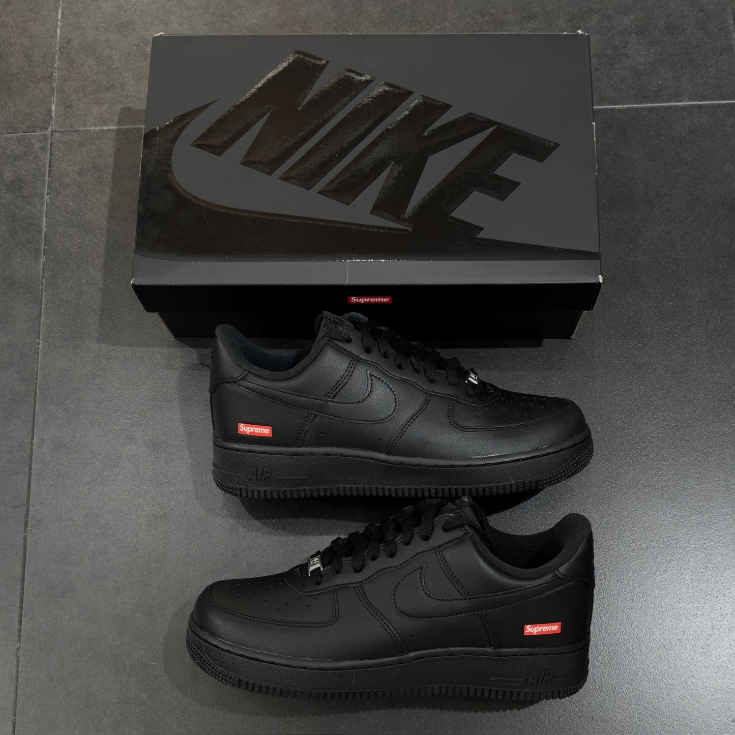 Nike x Supreme Air Force 1 - Black