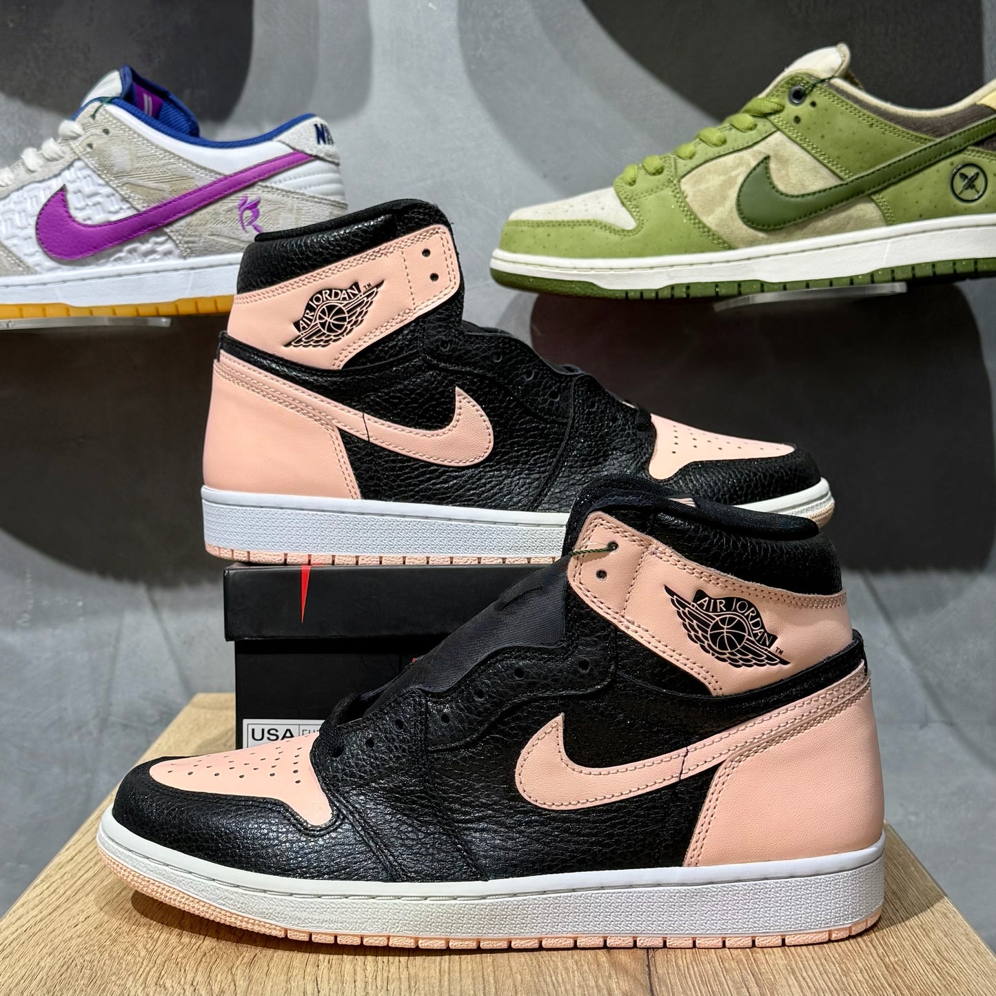 Jordan 1 High - Black Crimson Tint