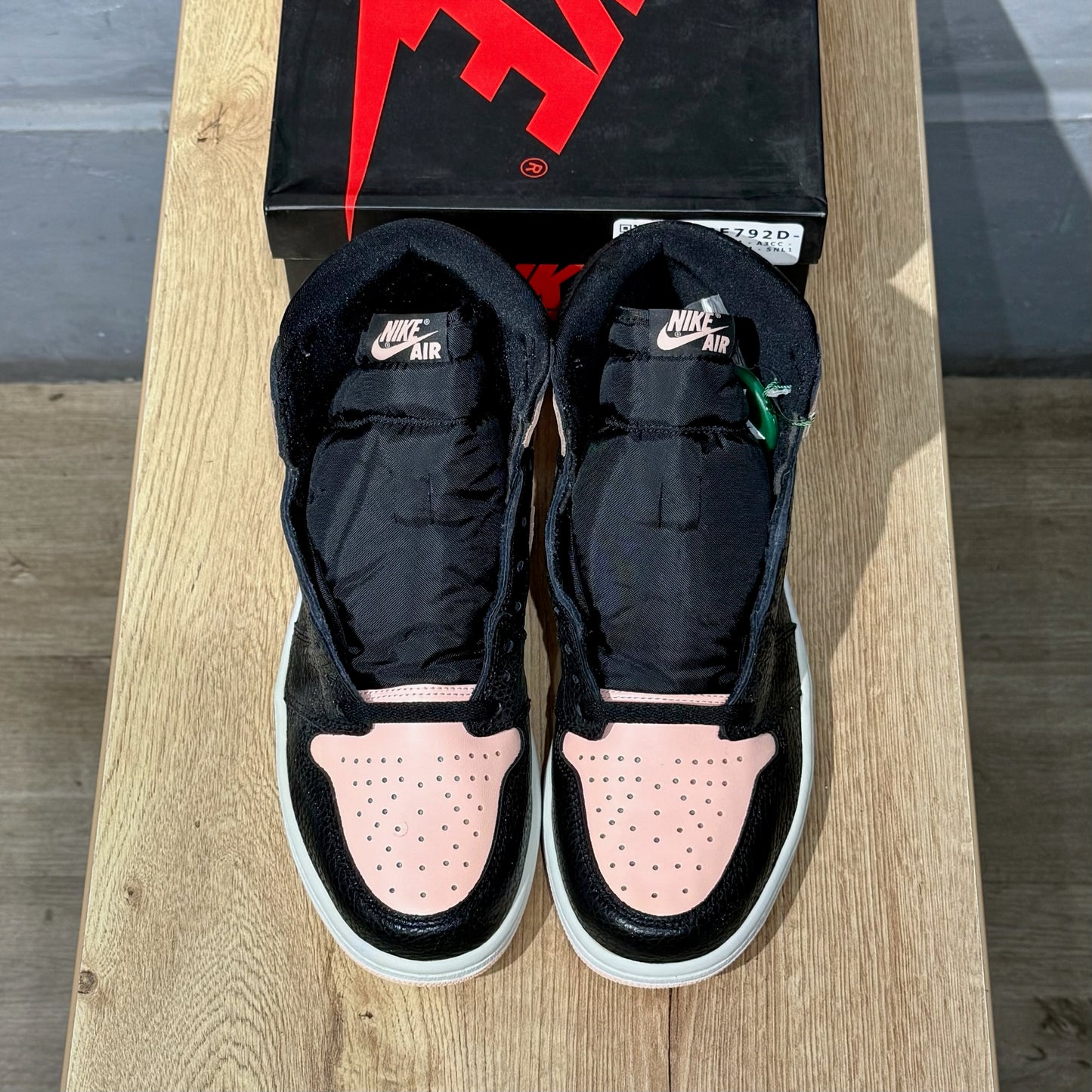 Jordan 1 High - Black Crimson Tint