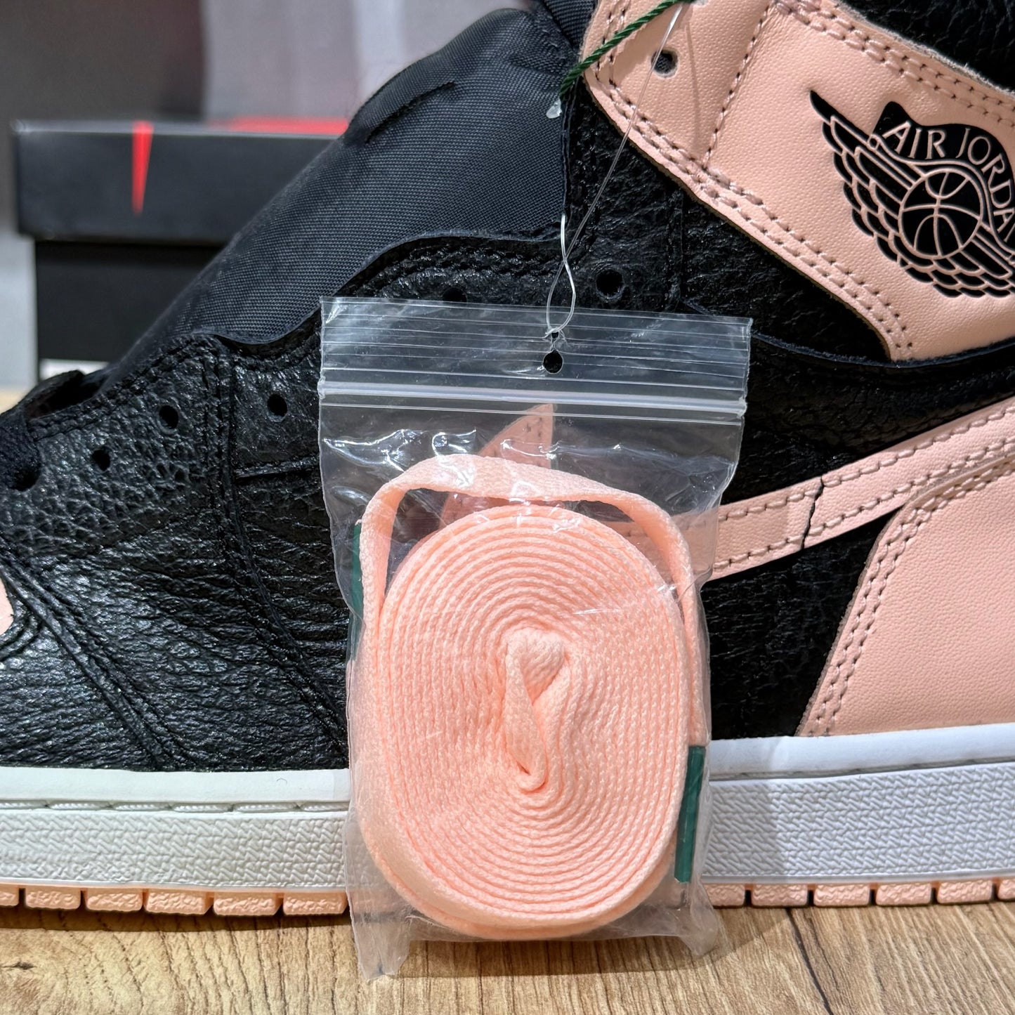 Jordan 1 High - Black Crimson Tint