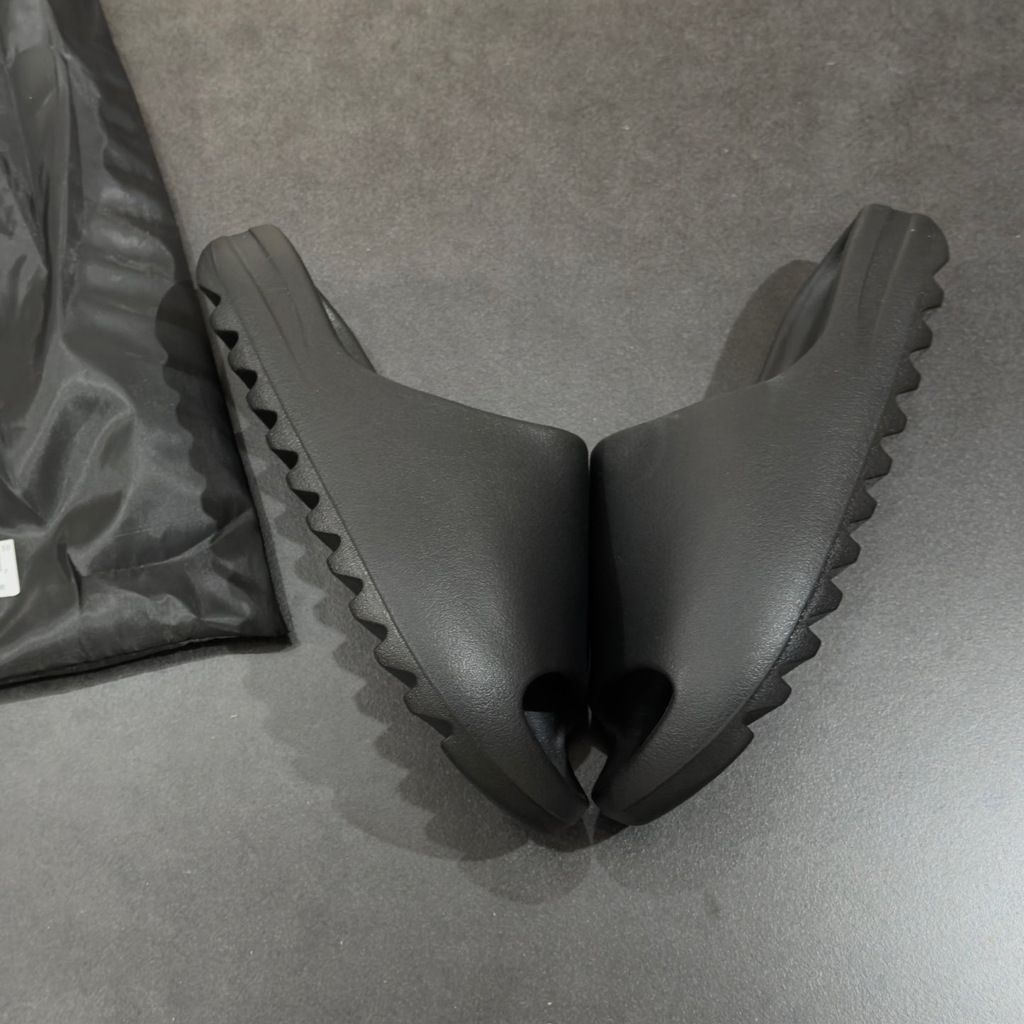 Yeezy Slides - Black